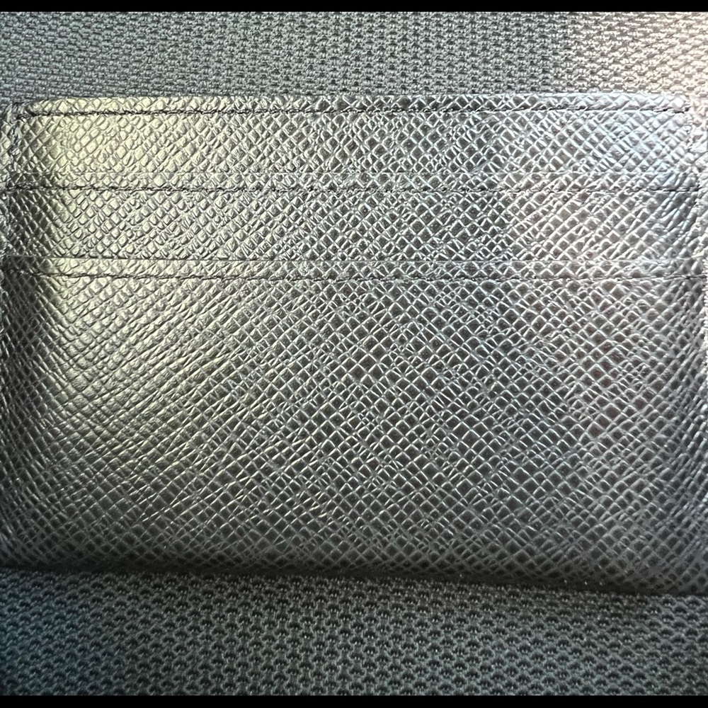 3 card holder. Louis Vuitton. Like new. Black in color.